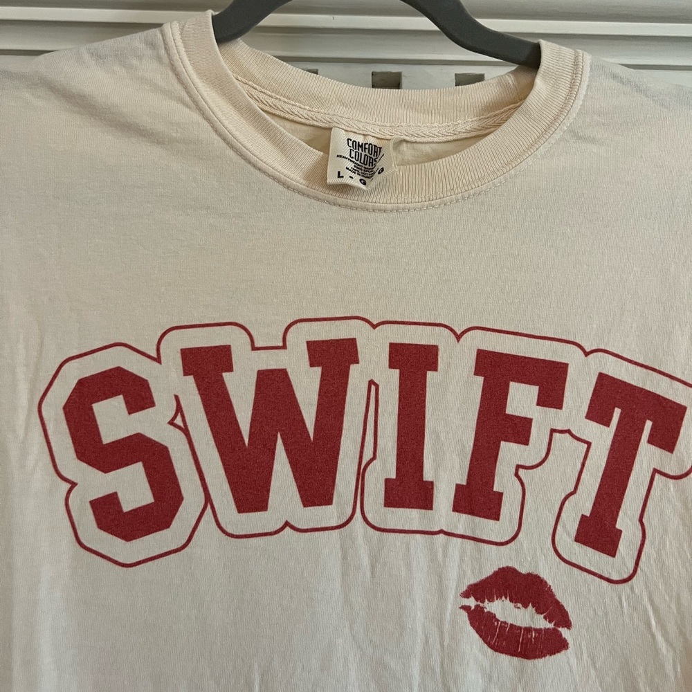 Taylor swift tee